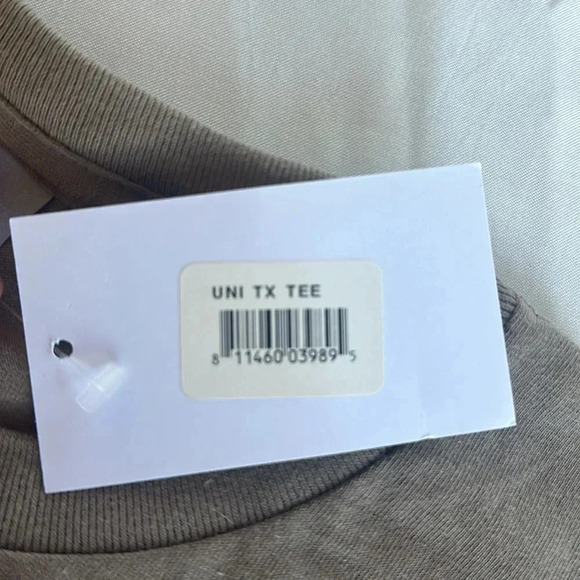 Quality T Shirt with “Y’all” logo size XL NWTs - Picture 5 of 6